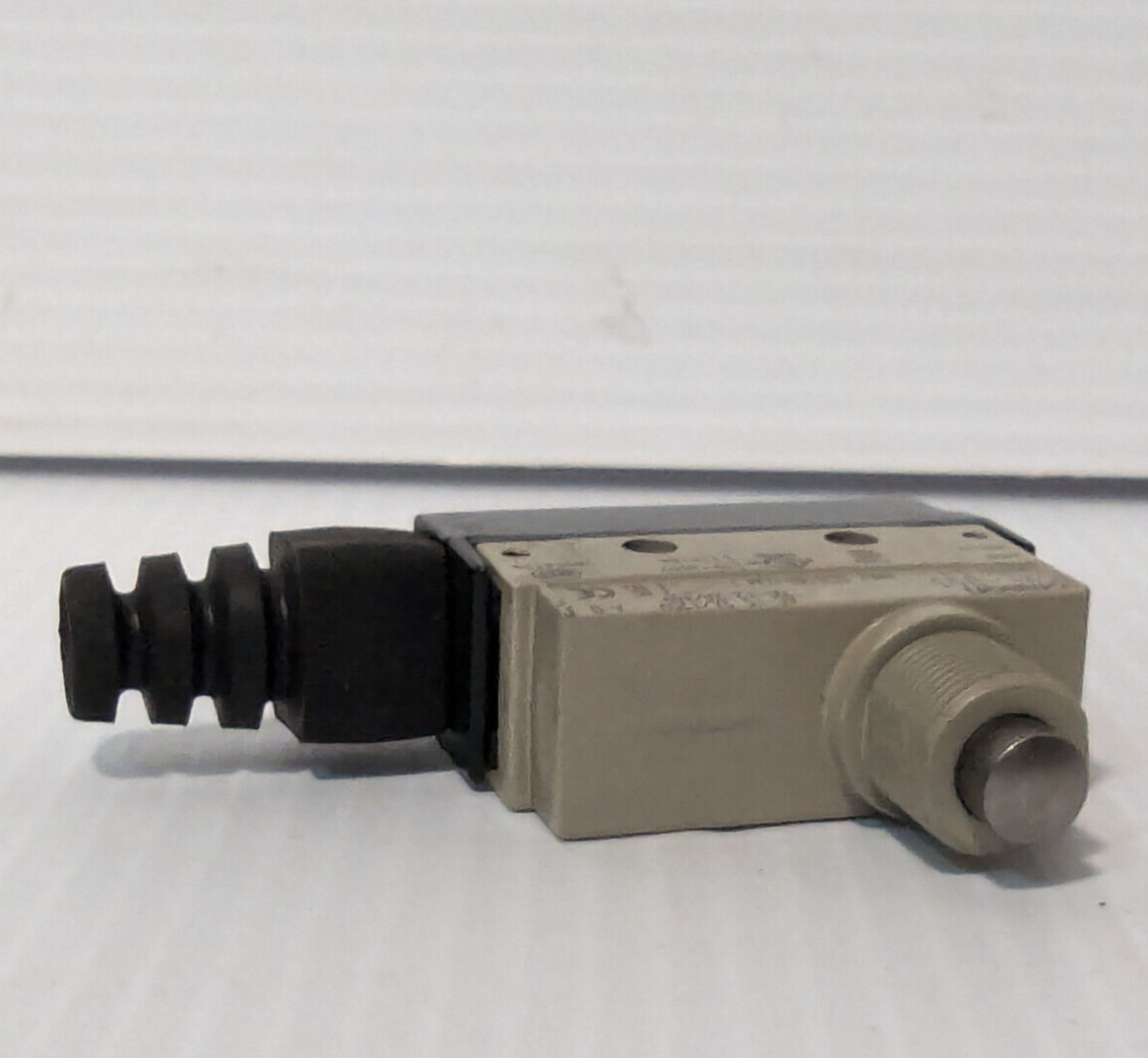 Omron SHL-D55 roller plunger limit switch, EN 60947-5-1, 250V, free shipping