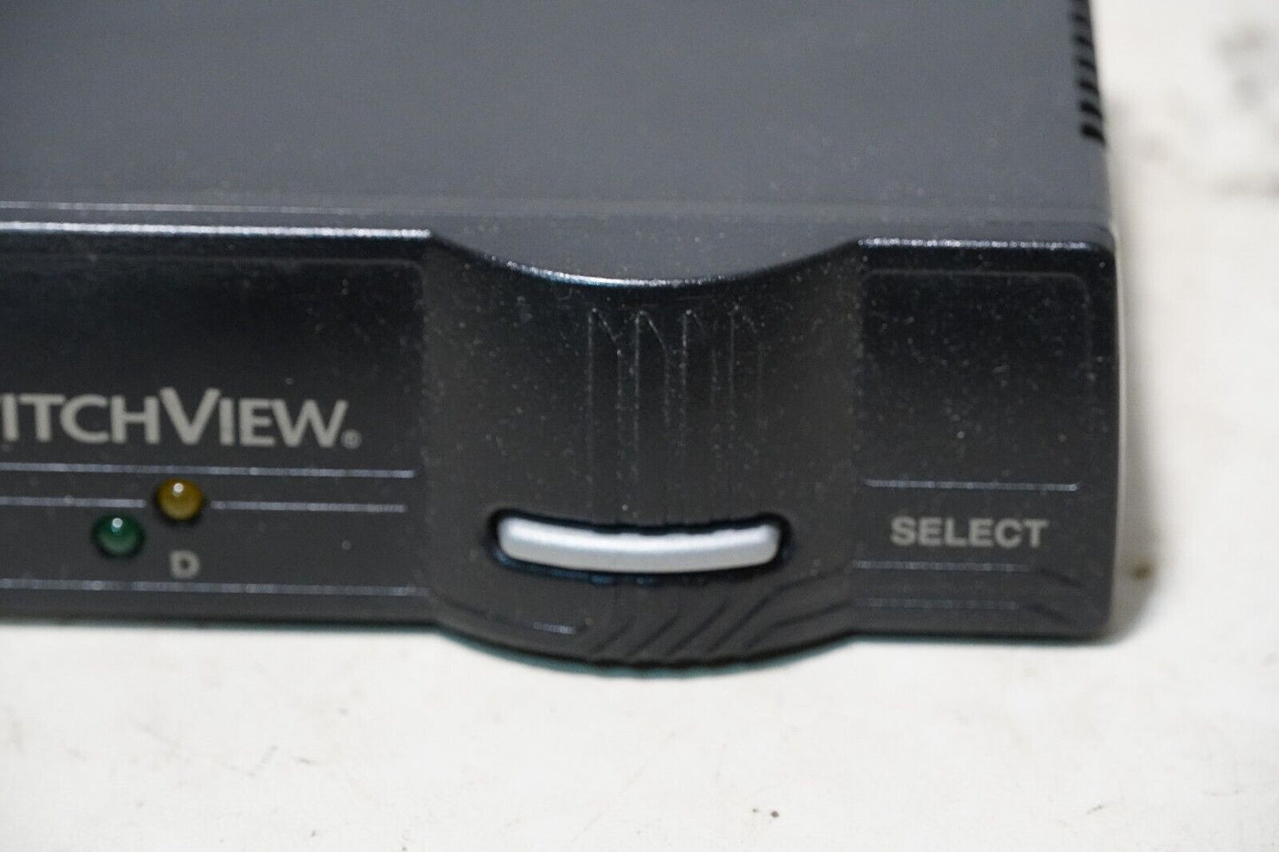 Avocent Switchview 520-195-507 4-Port KVM Switch Box PS/2 VGA, no power supply