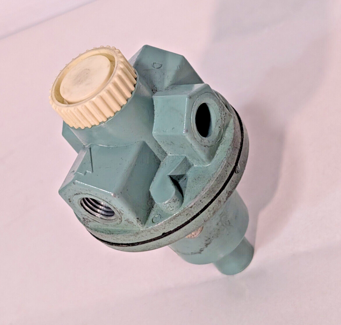 Wilkerson D2002-2 Air Pressure Regulator, Pipe Size 1/4