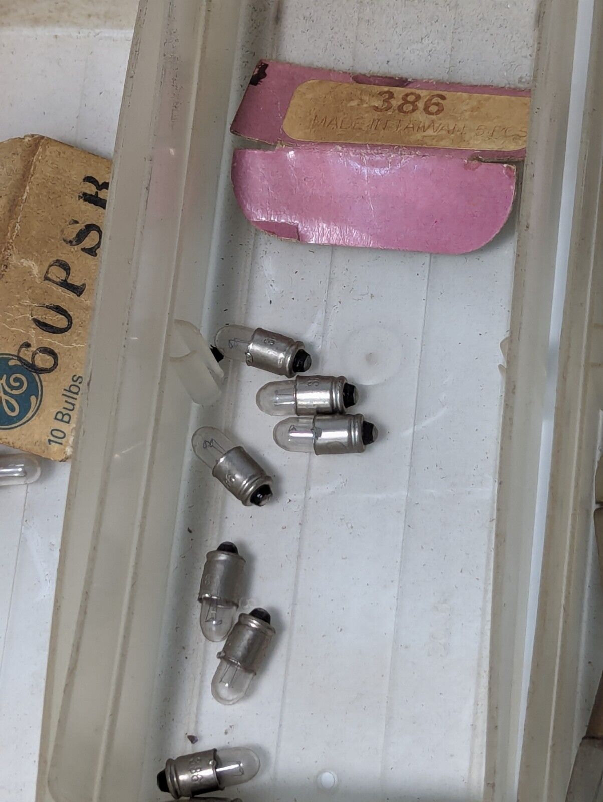 Large lot of assorted small light bulbs: GE 387, KPR102, MPL 410AH, 60PSR, more