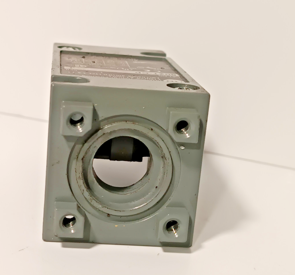 Allen Bradley 802T-CP Oil Tight Limit Switch, Made in USA, Series J