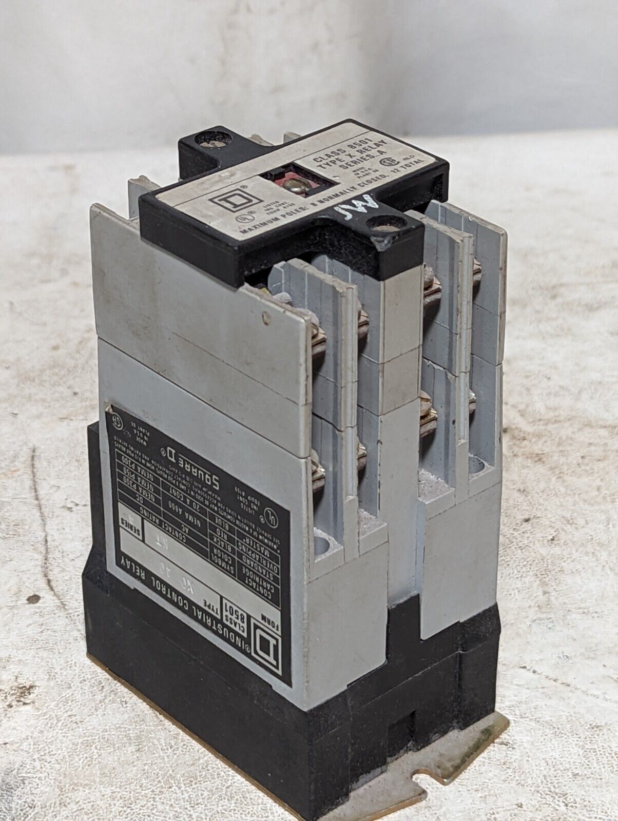 Square D 8501-X040 industrial control relay, form HT
