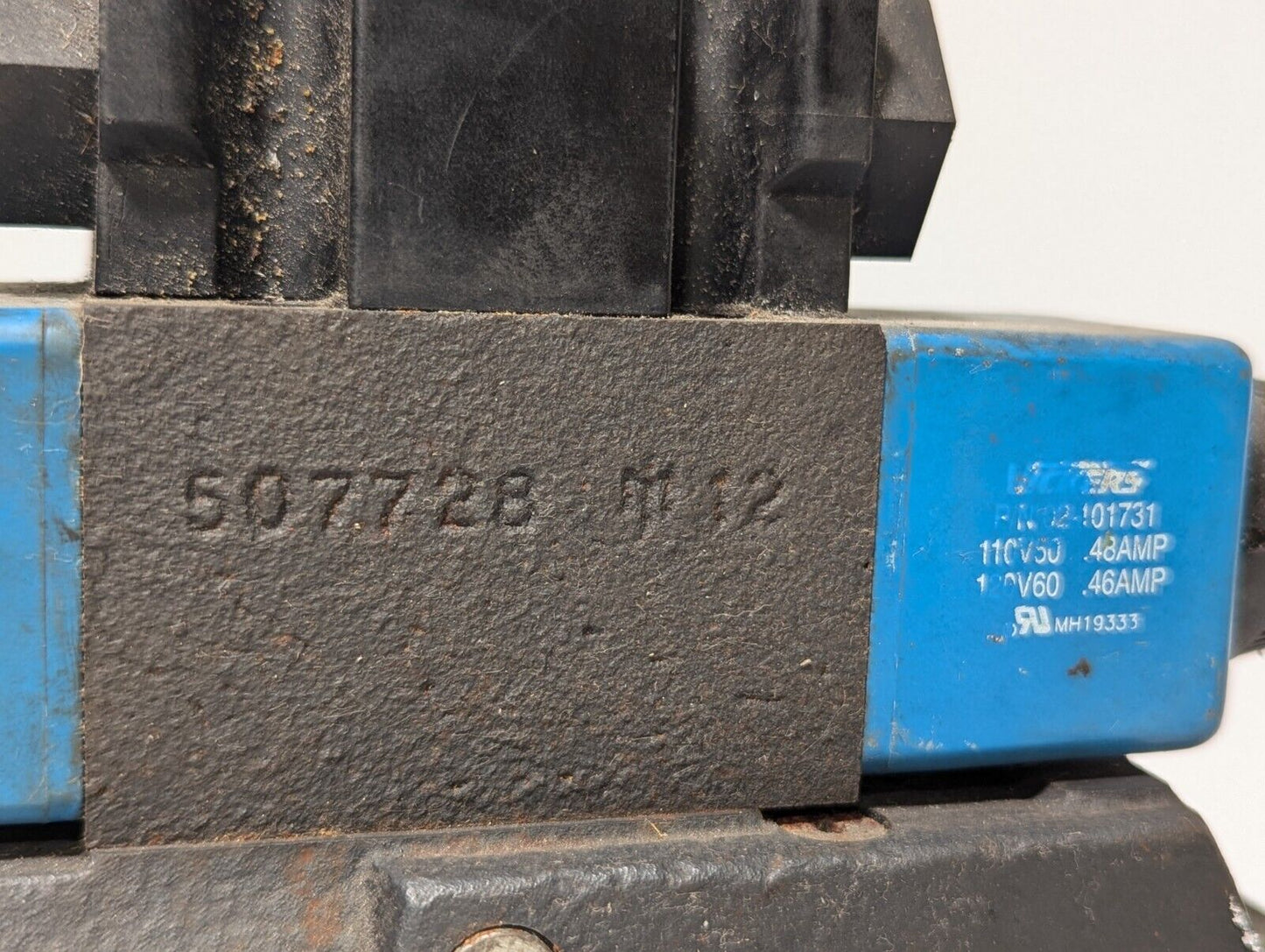 Vickers DG5S-8-8C-VM-FW-B5-30 Directional Solenoid Control Valve Assembly