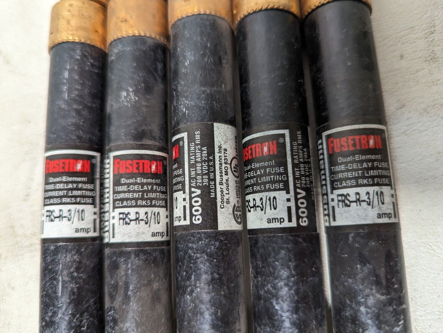 Large lot of 100 FRS-R fuses, 18xFRS-R-9, 15xFRS-R-8, 7xFRS-R-6-1/4, 1xFRS-R-6,