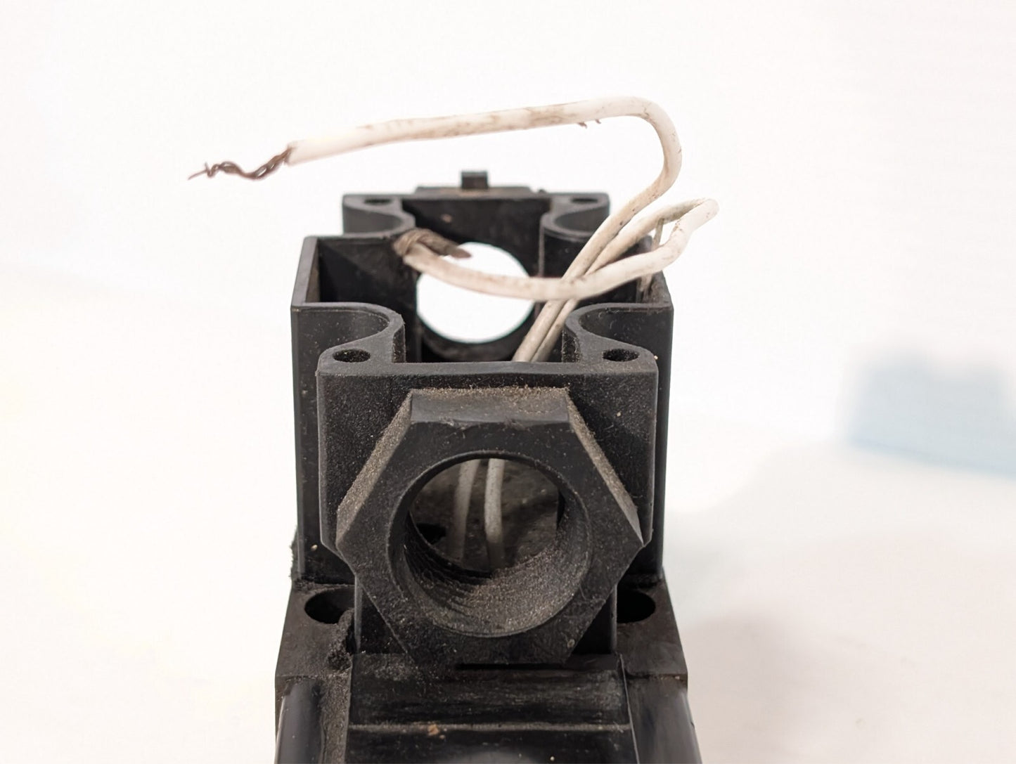 Vickers 508169 Solenoid Valve Coil on (Unidentifiable) APB Solenoid Valve