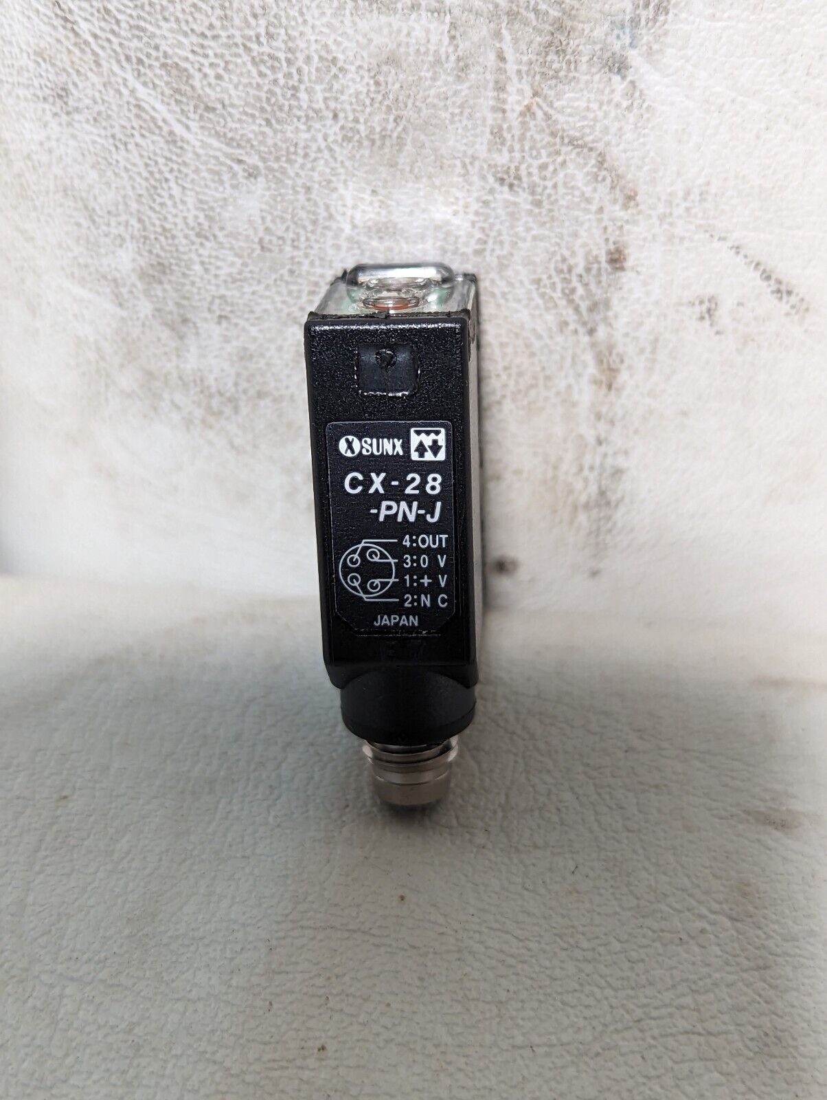 SunX CX-28-PN-J photoelectric sensor, 24VDC, 50-500mm draw