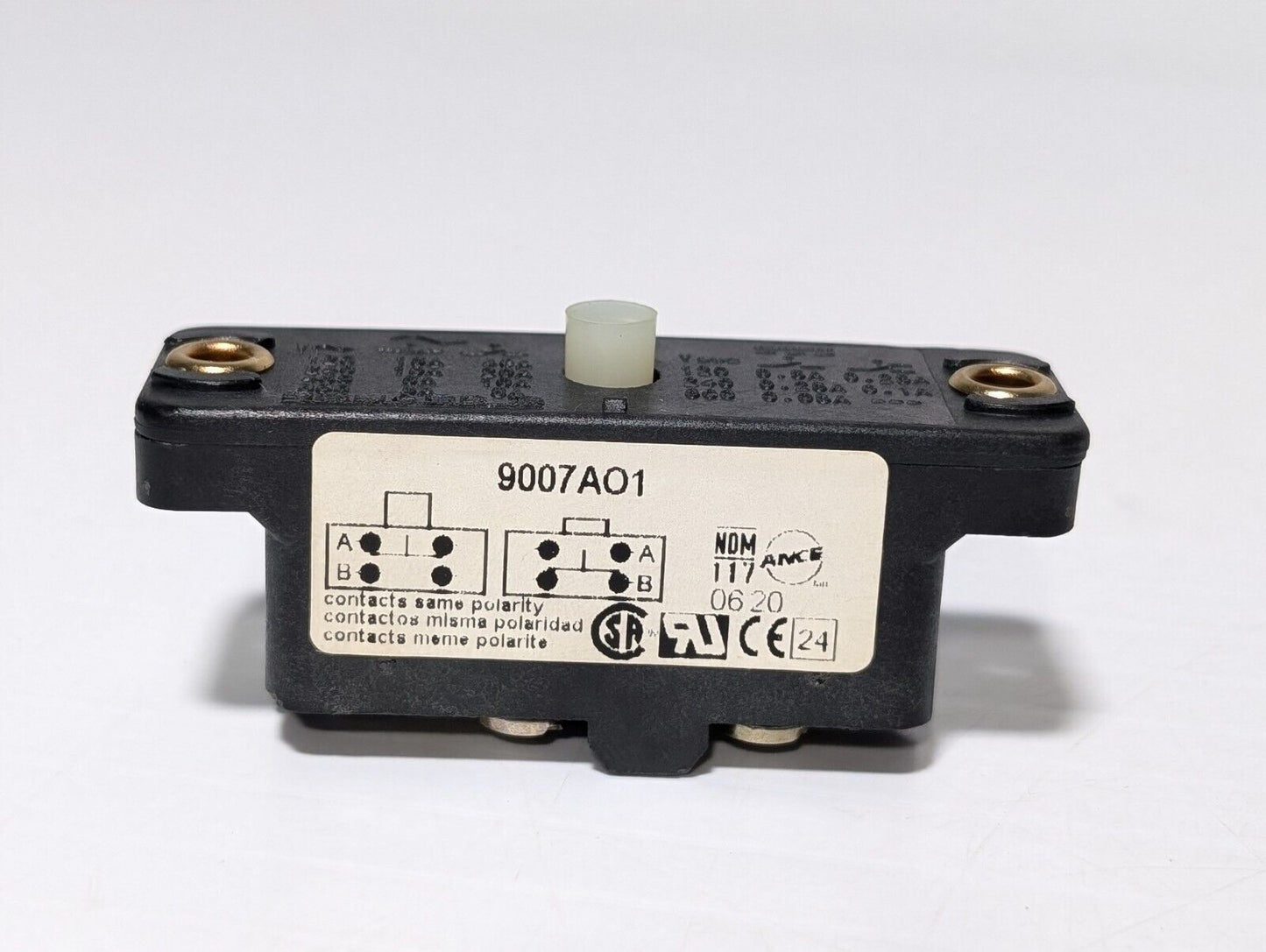 Telemecanique 9007AO1 Snap Action Plunger Actuator Limit Switch 600VAC Max