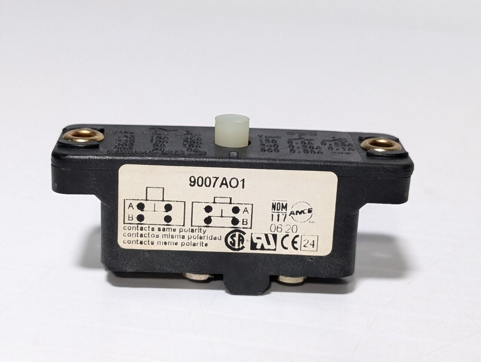 Telemecanique 9007AO1 Snap Action Plunger Actuator Limit Switch 600VAC Max