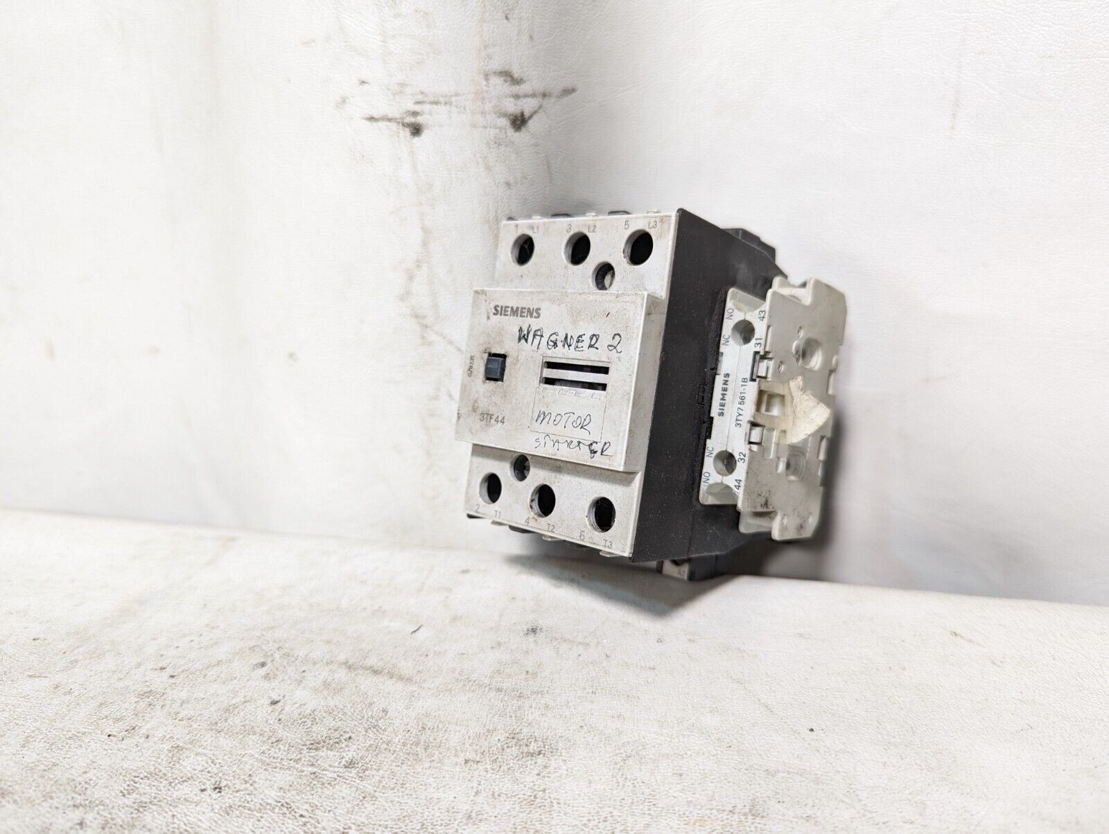 Siemens 3TF44 motor starter, 3TF4422-0A, 115-690VAC, 31HP max