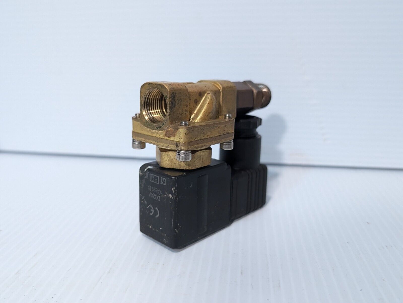 SMC VXD2130-03F-5D1 Solenoid Control Valve - Free Returns