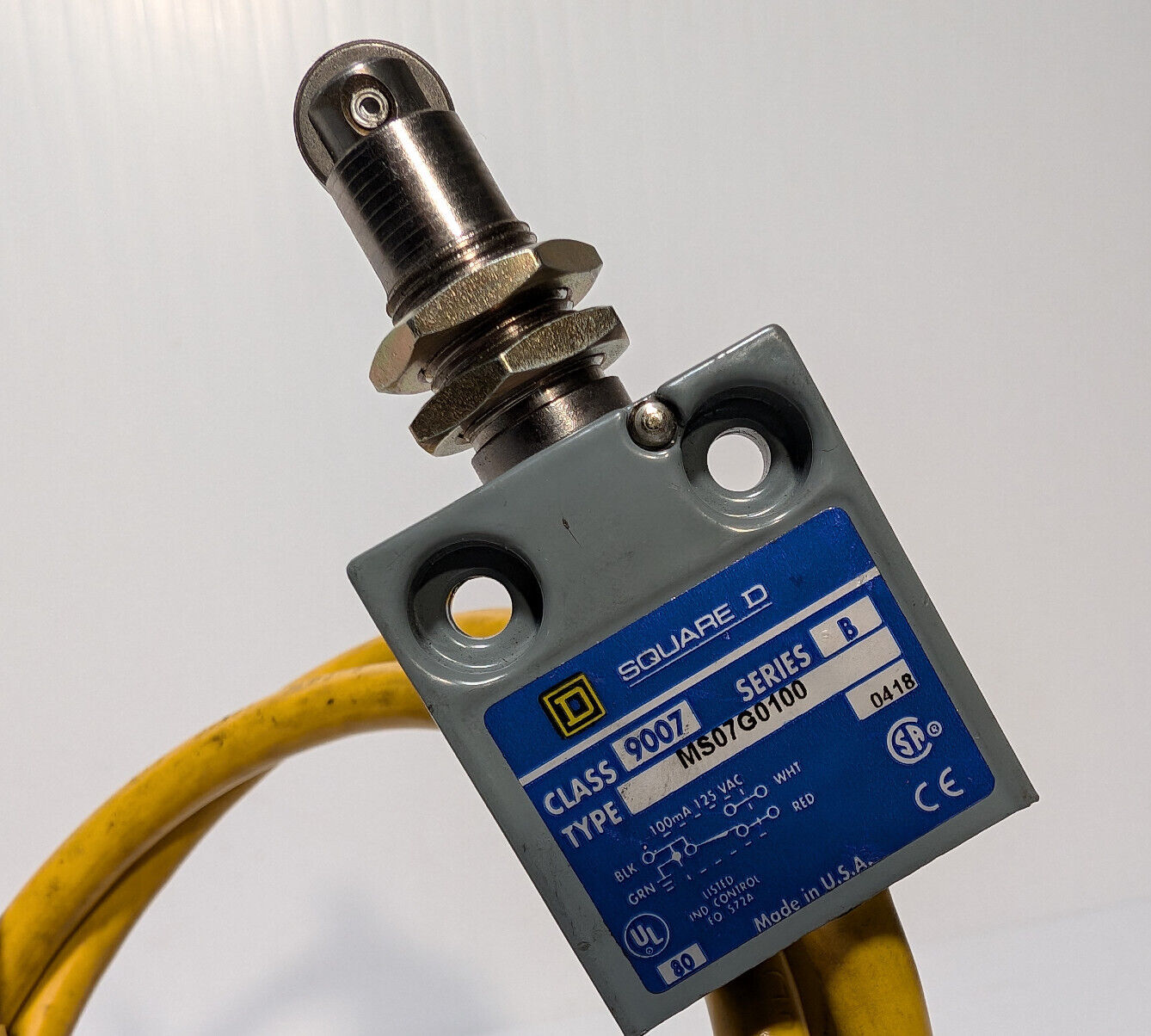 Square D MS07G0100 Class 9007, Ser B Limit Switch, Sensor, Plunger, Roller, SPDT