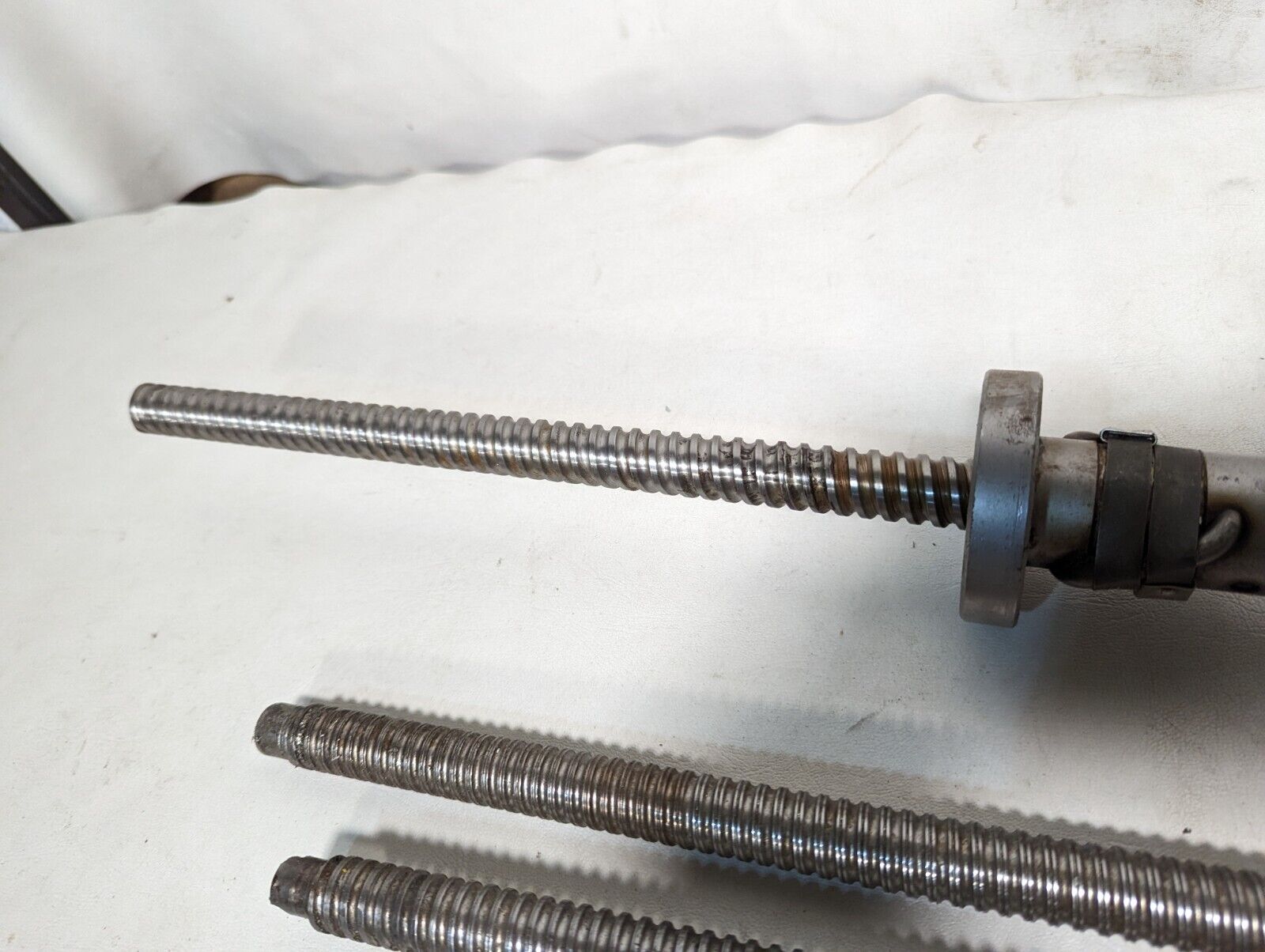 Lot of 4 feed screws, 3x 32 inches, 1x 36 inches long, plus some extras