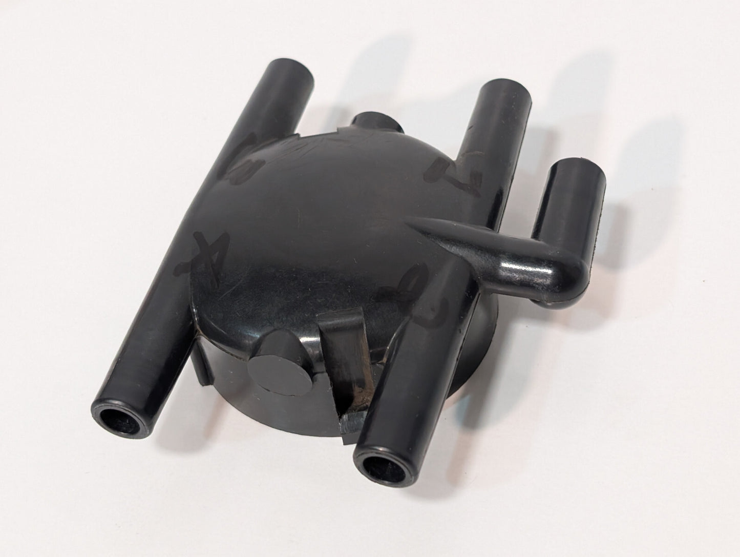 Standard Automotive Parts AL-147 Distributor Cap, (2) Champion UD16 Spark Plugs