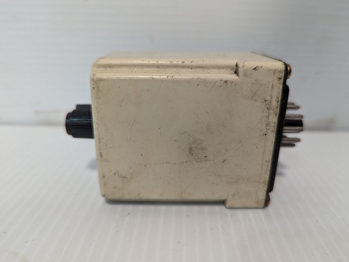 Square D 9050 JCK42V20 electrical timing relay, 1/2HP 240VAC max; 1/3HP 120VDC