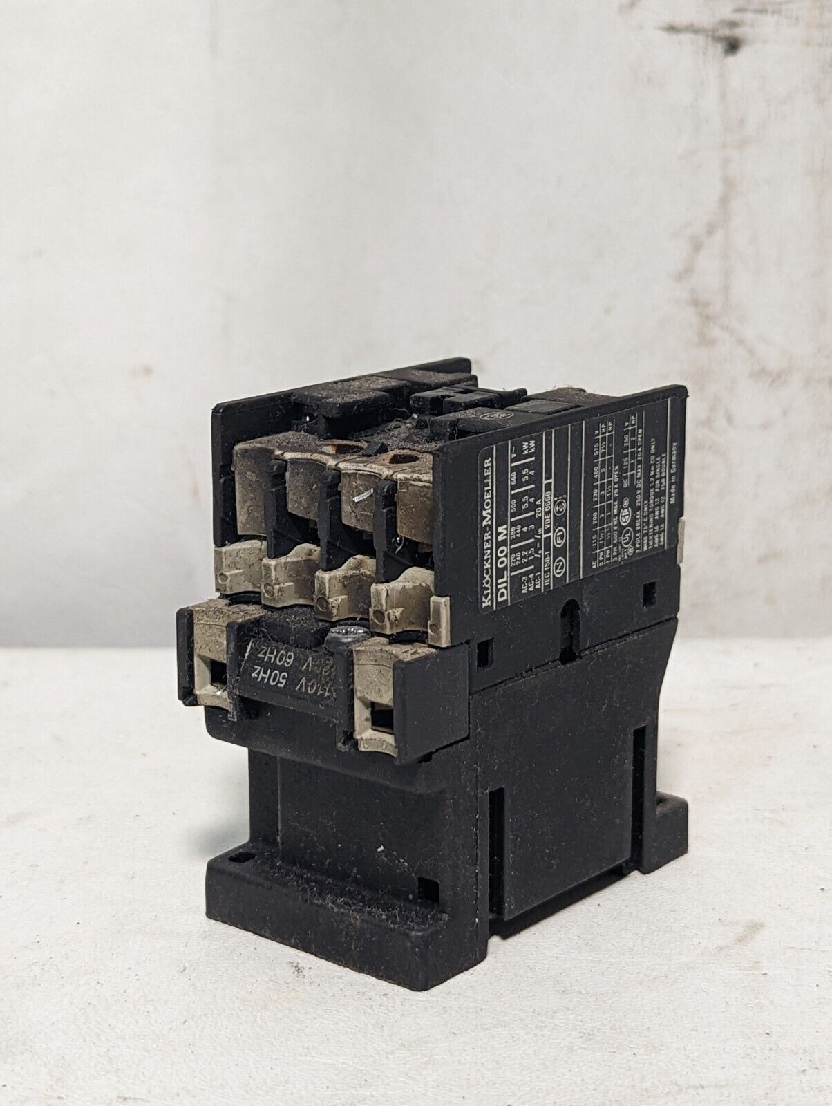 Klockner Moeller DIL00M / DILOOM Relay, 115V Coil, 20A