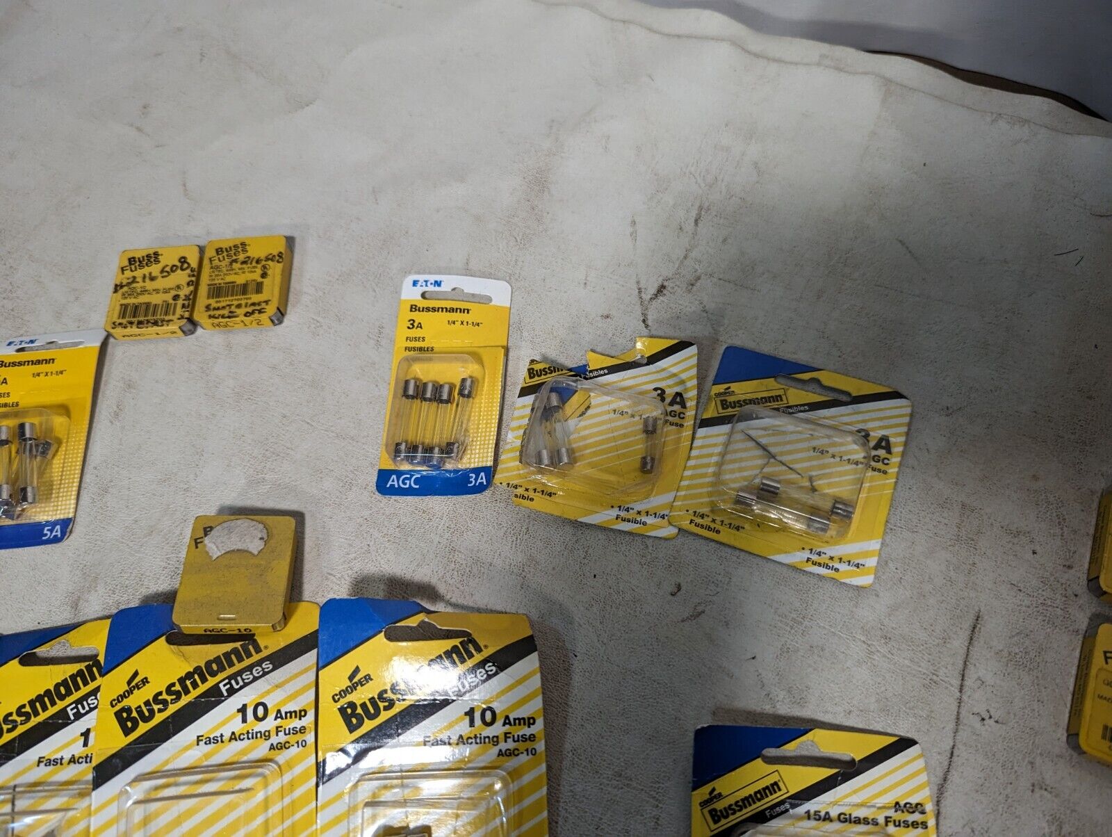 Lot of 100+ fuses: AGC10, AGC15, AGC3, GDB-16A, GMD-3A, 312003P, GMA-500MA, and 