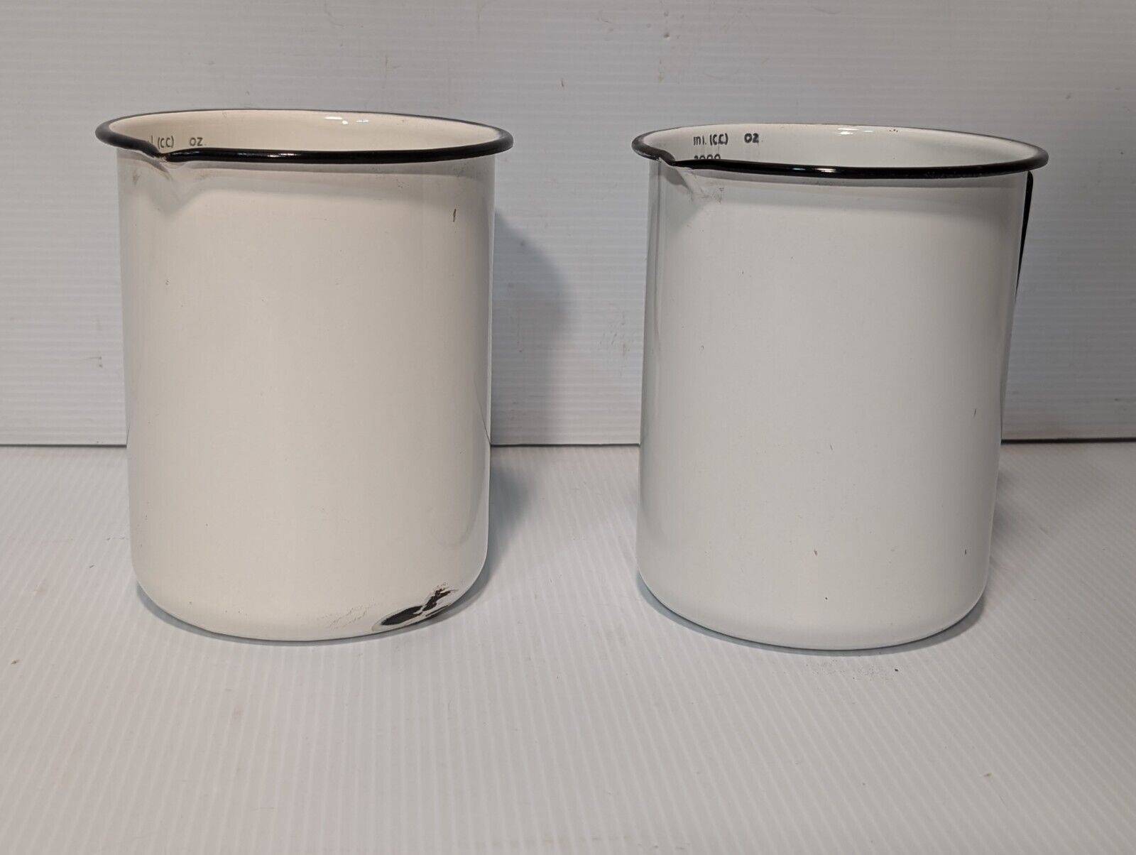 Lot of 2 white enamel lab beakers measures to 2,000ml - Free Shipping