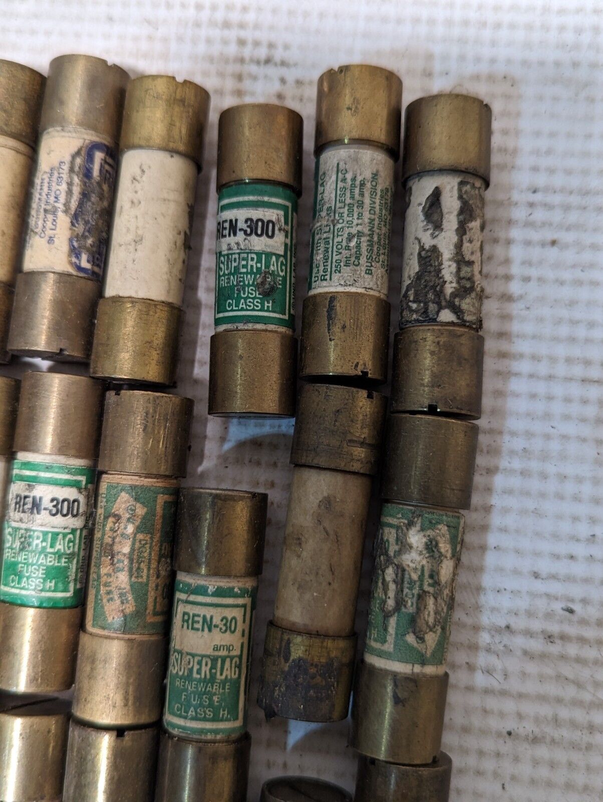 Large lot of Bussmann renewable fuses and links as pictured, REN3, REN30, REN60