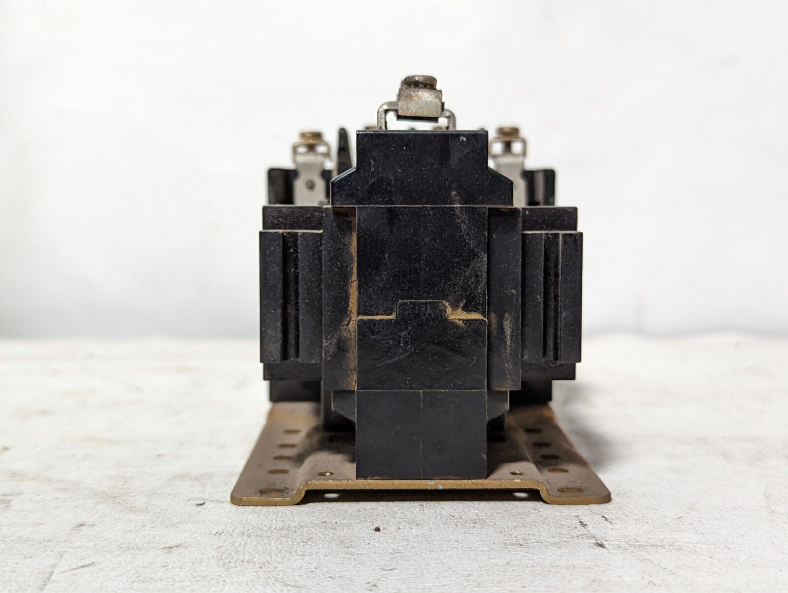 Allen Bradley 700-BR400A1 AC relay, 600VAC, 10A max, 76A86 110/120V coil