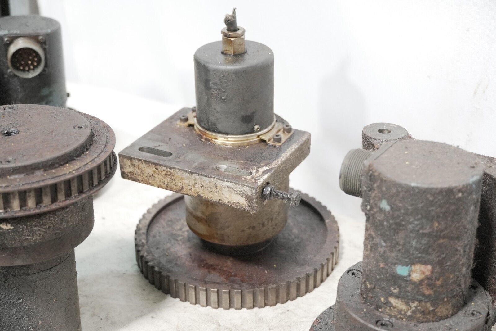 Lot of 16 rotary encoders: mostly Mitsubishi, Tamagawa OSE-5KN-6-12-108