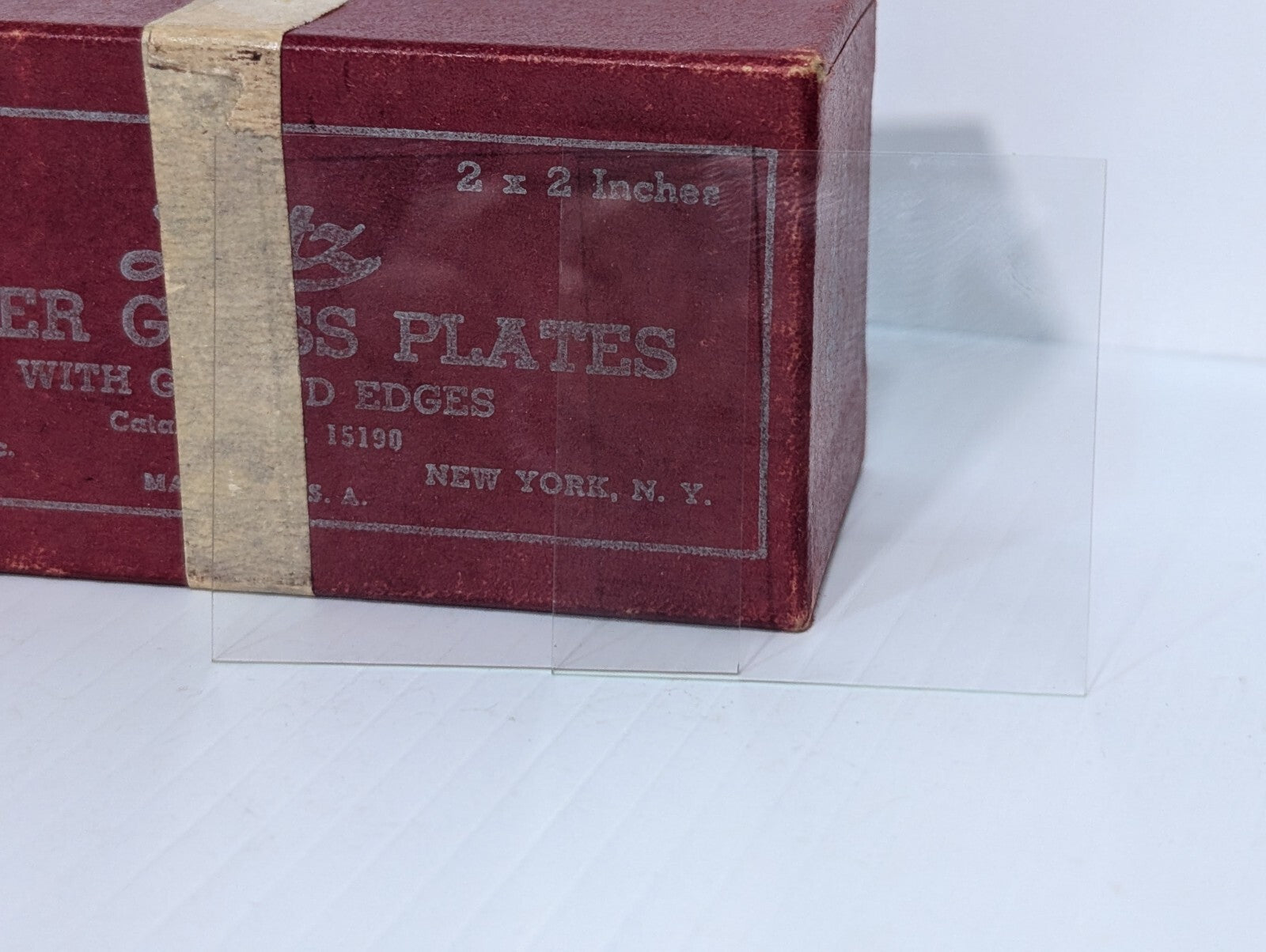 [100] E. Leitz New York Cover Glass Plates with Ground Edges 2 x 2 Inches in Box