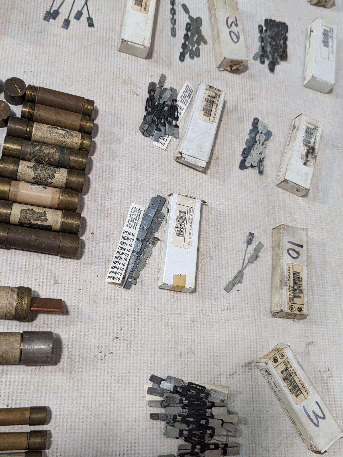 Large lot of Bussmann renewable fuses and links as pictured, REN3, REN30, REN60