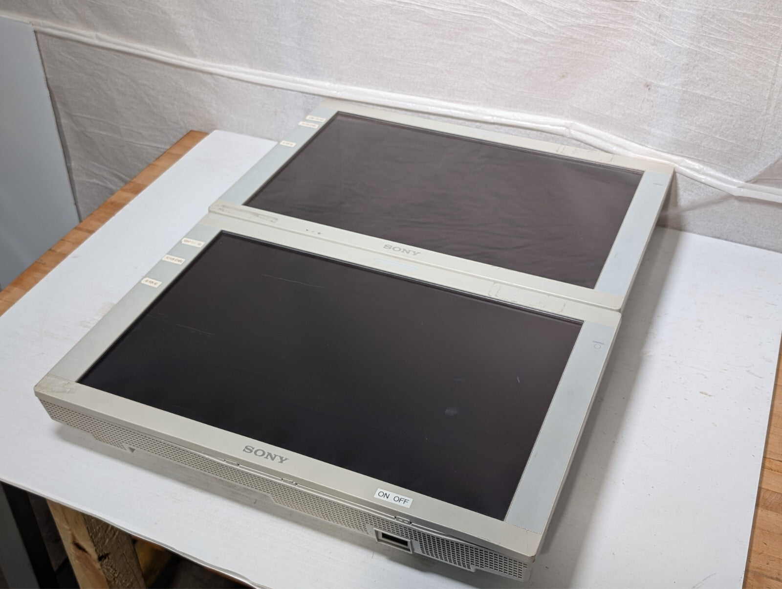 (1) Sony LMD-2450MD LCD Medical Display Monitor