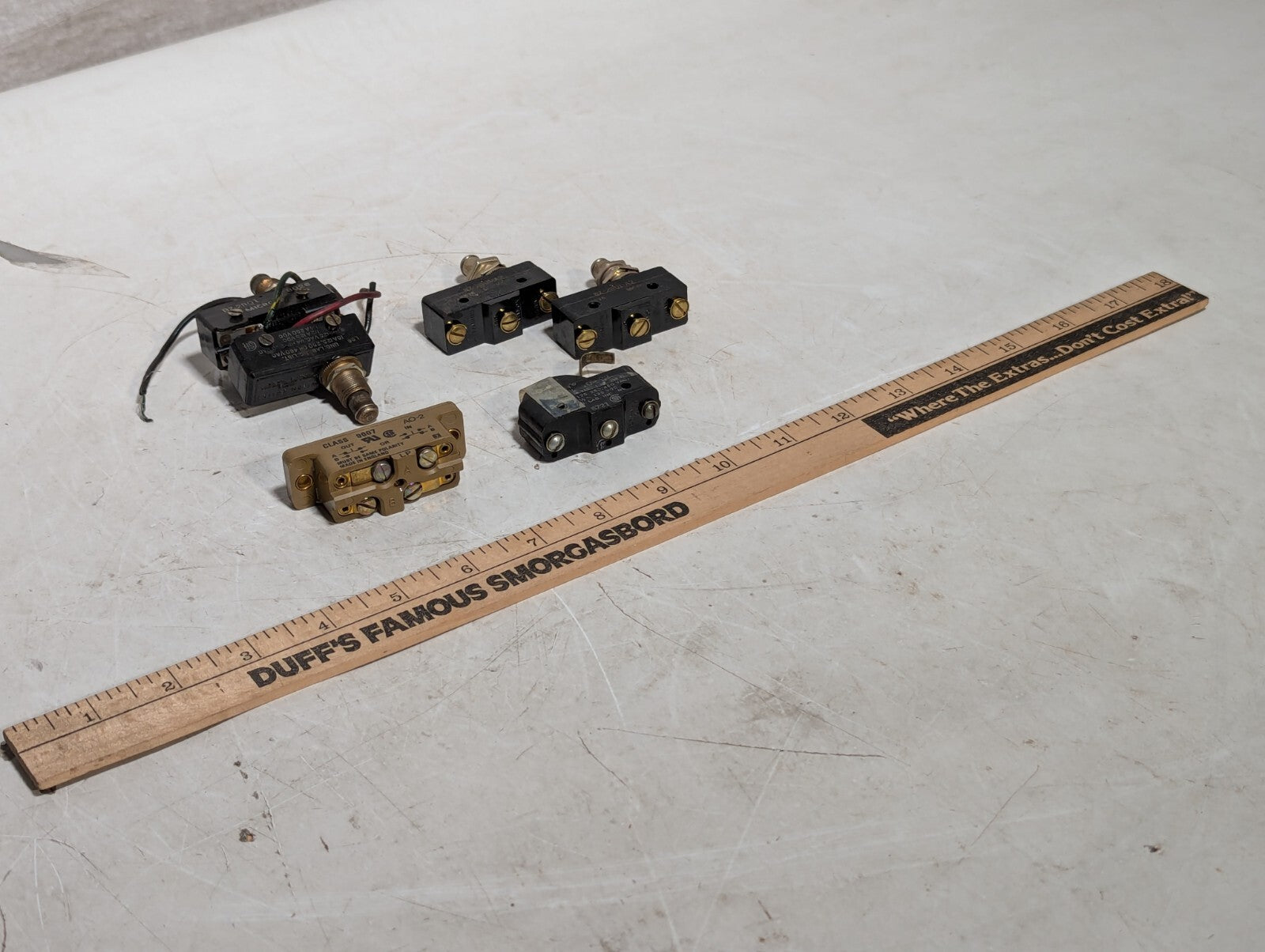 Square D 9007 Pilot Duty Snap Switch & BZ-2RQ1-A2 Limit Switch & 2 10-622 Switch