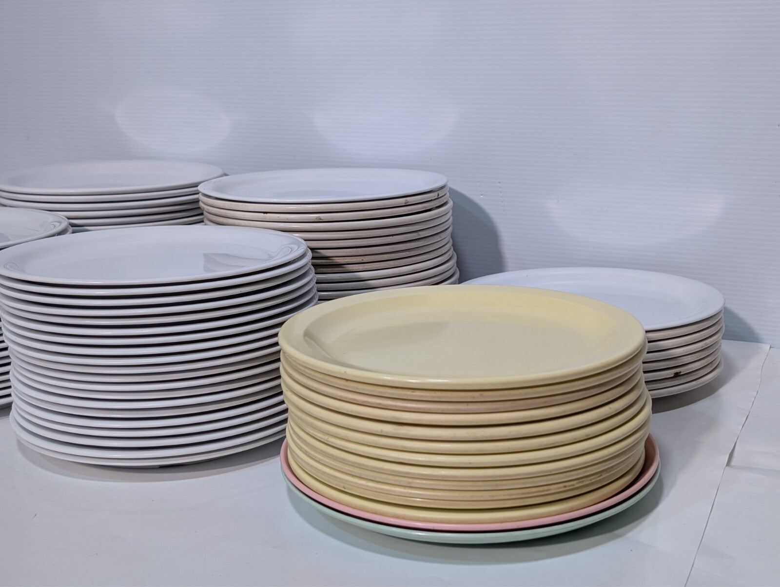 (100) 9" Melamine Dinner Plates White Carlisle KL200-02 Kingline Tan Dallas P-48