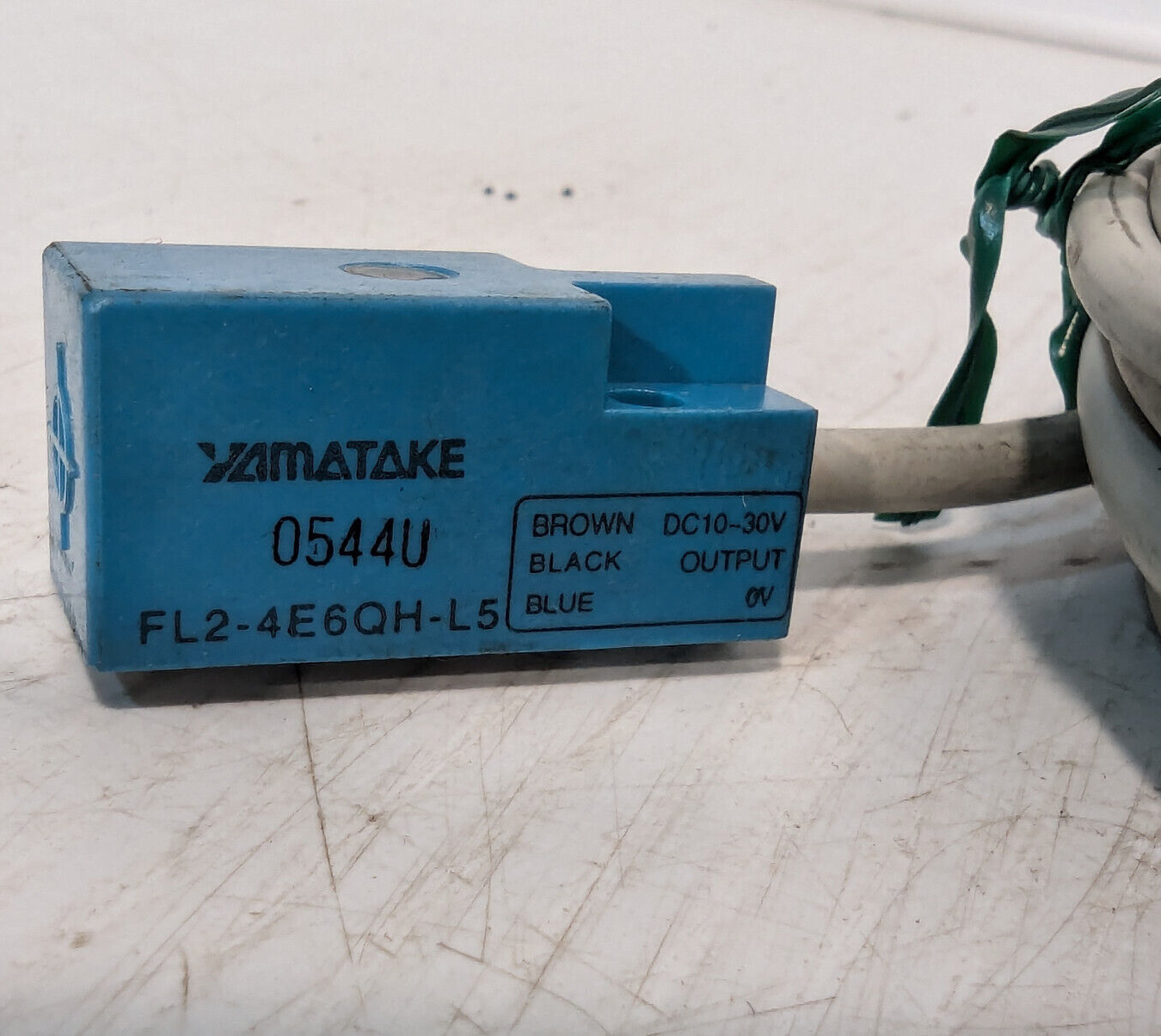 Yamatake FL2-4E6QH-L5 Proximity Switch, 0544U, 10-30VDC, Free Shipping