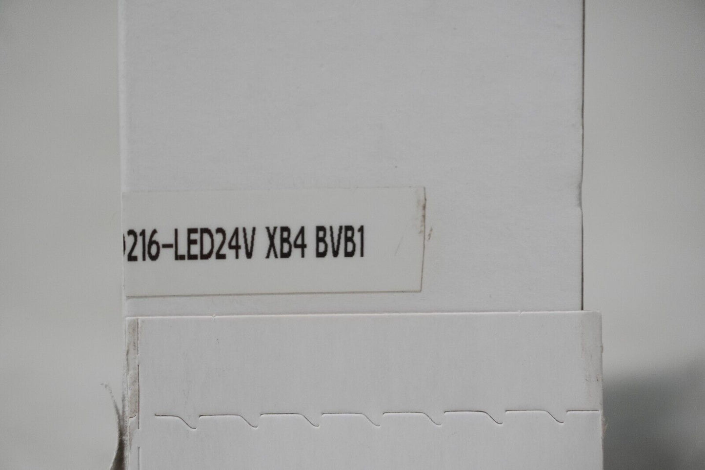 Telemecanique 089191, XB4 BVB1, white pushbutton