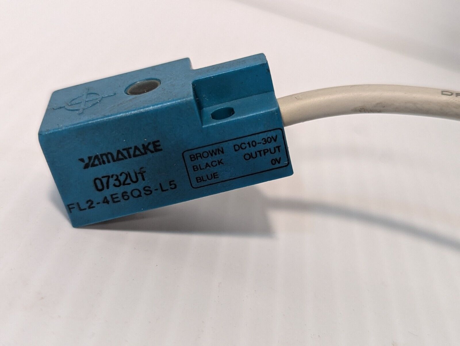 Yamatake FL2-4E6QS-L5 Proximity Switch Sensor 0732Uf, 10-30VDC -Free Shipping