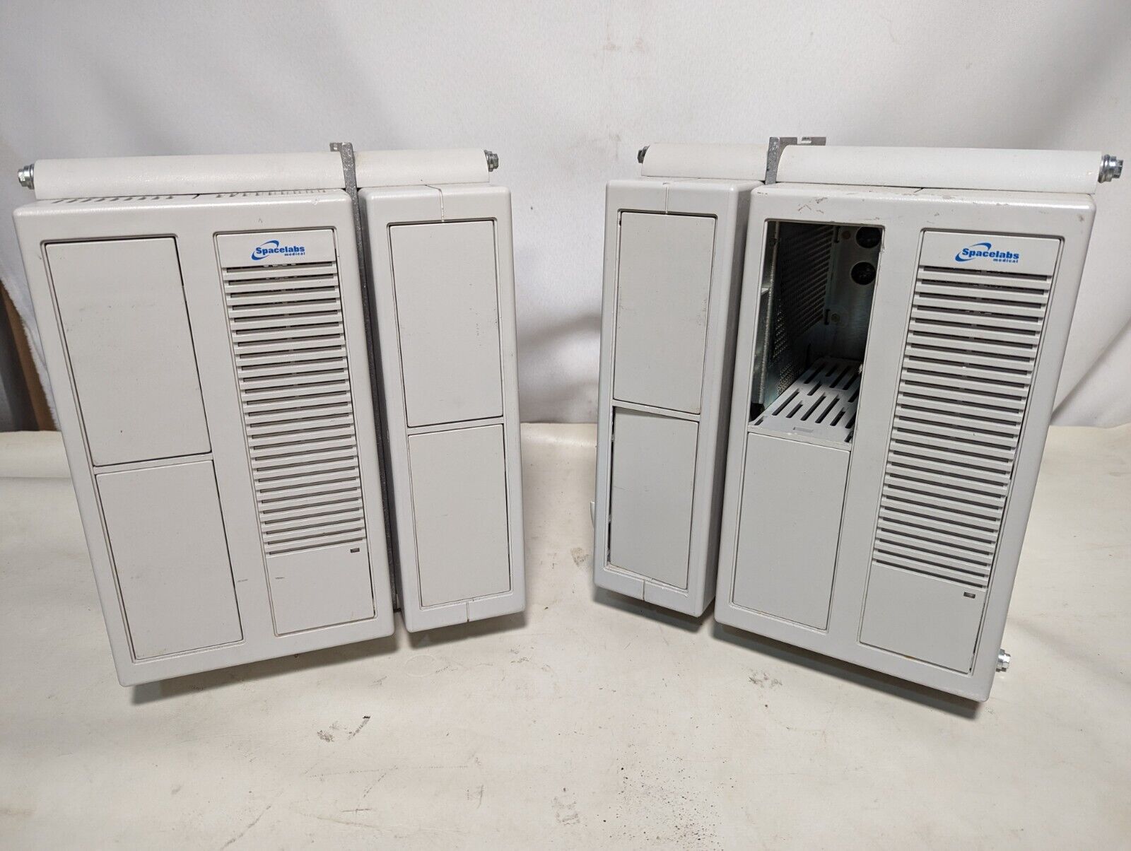 Spacelabs Medical Datex-Ohmeda 90387 with 90499 module rack for patient monitors