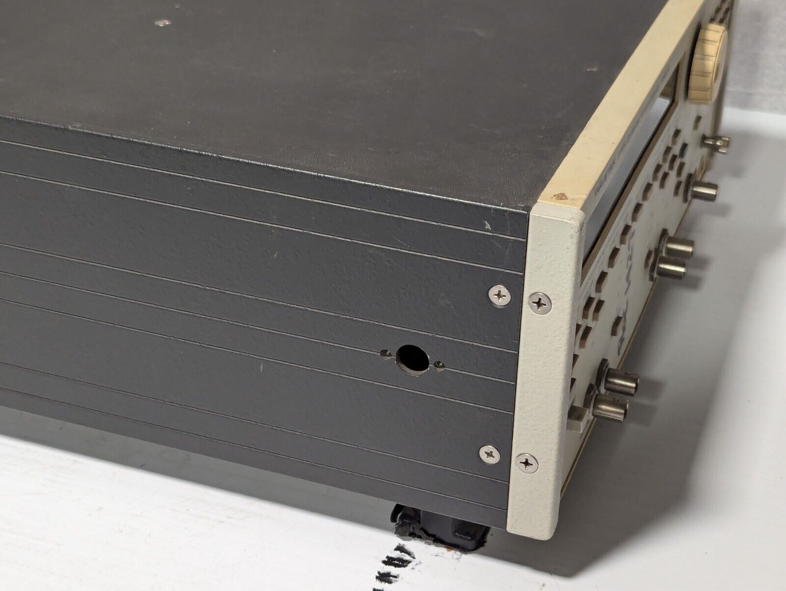 Wavetek 90 20-MHz synthesized function generator with manual as pictured