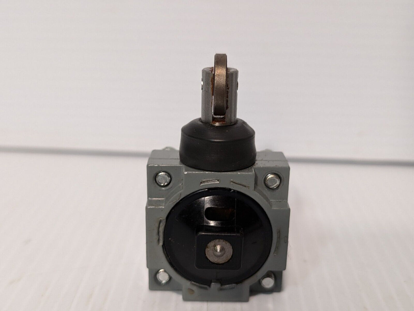 Square D Operating Head, Type: F, 9007 Ser. A, Pretravel: 08