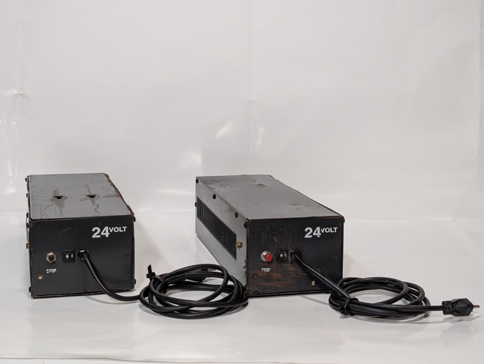 [1] Raymond SVR24251205/6 24 Volt GNB Pallet Pro Battery Charger