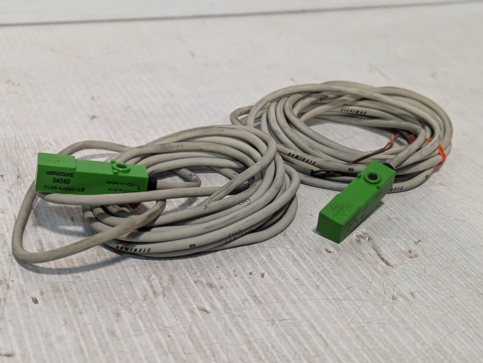 Yamatake FL2S-4J6SD-L3F Proximity Sensor, 3 Meter Cable - Free Shipping
