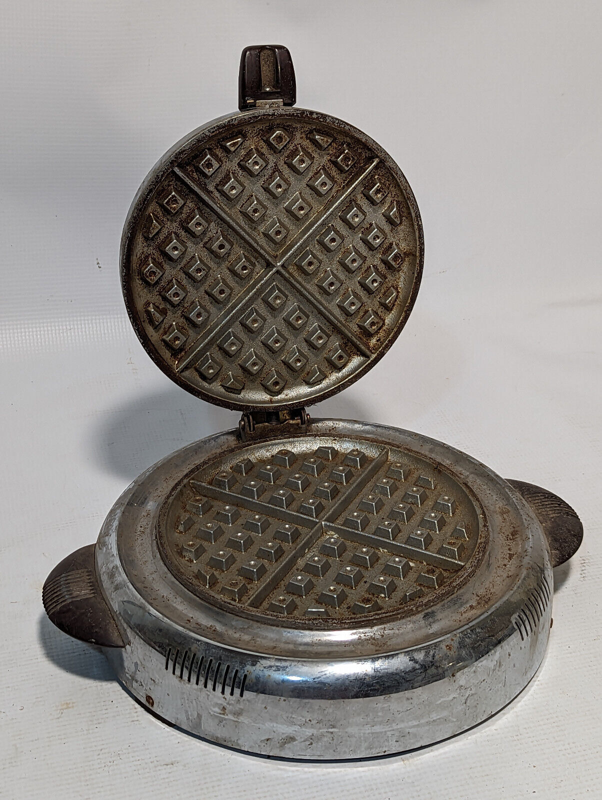 Vintage General Electric 119W4 Waffle Iron