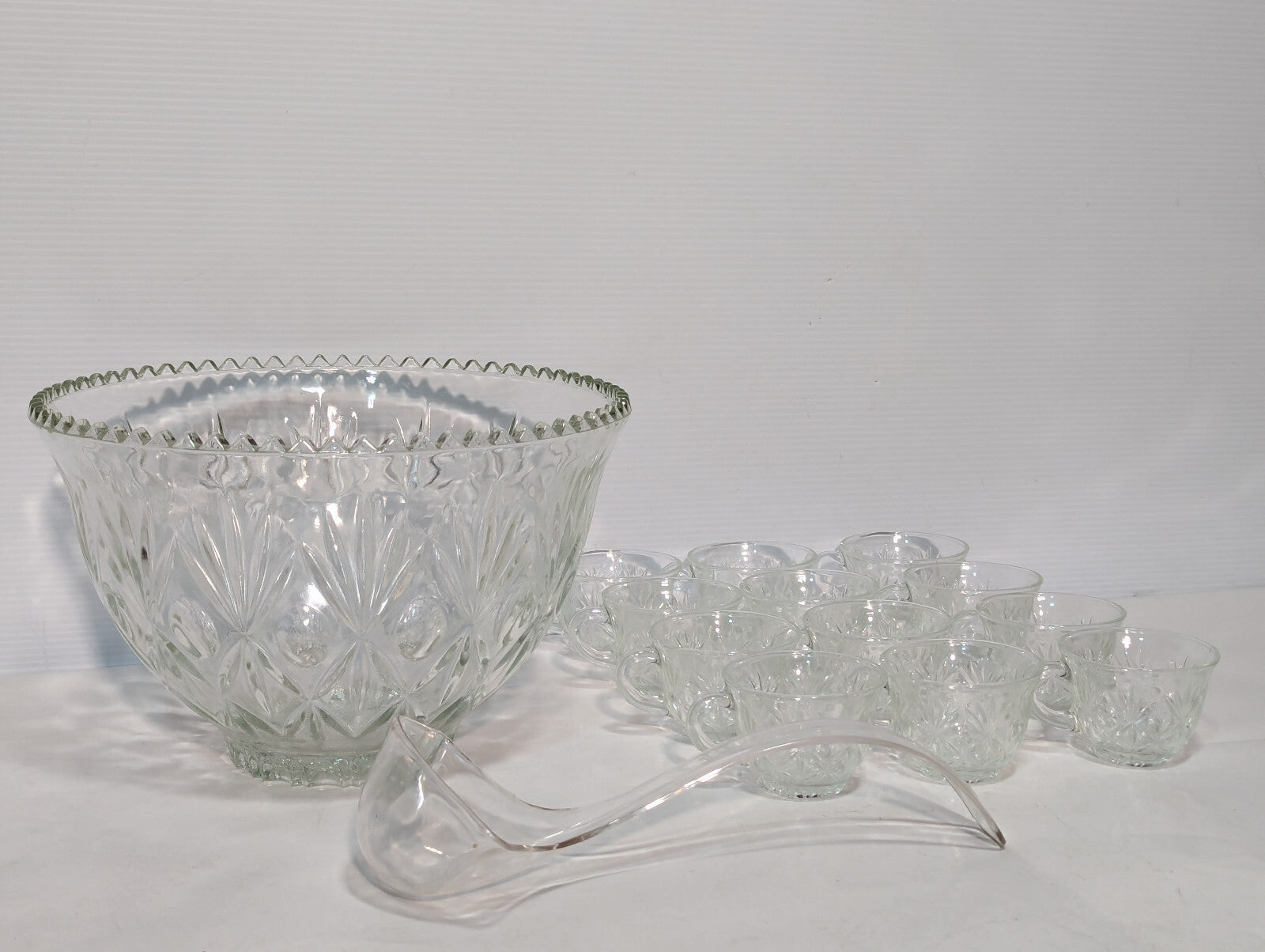 Vintage 14 Piece Crystal Clear Glass Star Scallop Party Punch Bowl Ladel Cup Set