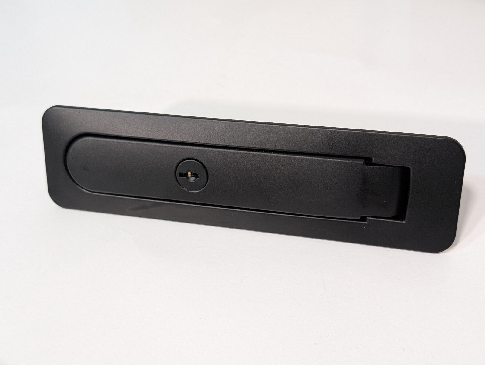 Southco M3-40-100-10 Multi-Point Compression Latch Actuator Key Lock, Zinc Alloy