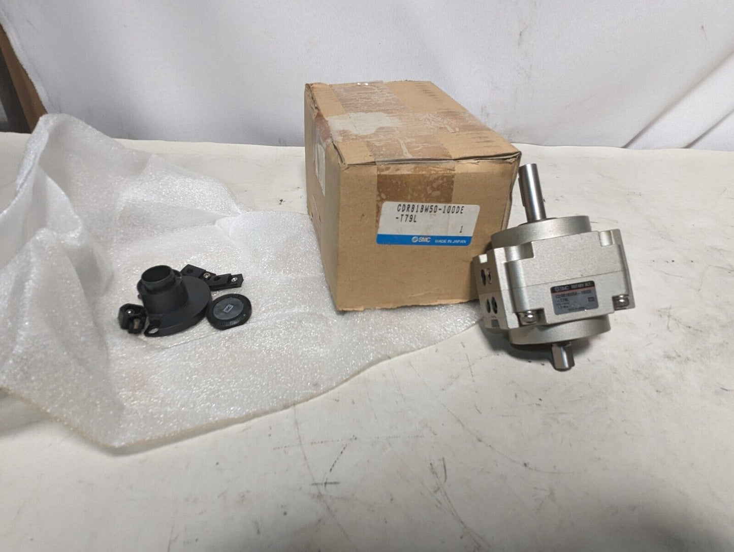 SMC CDRB1BW50-100DE-T79L rotary actuator