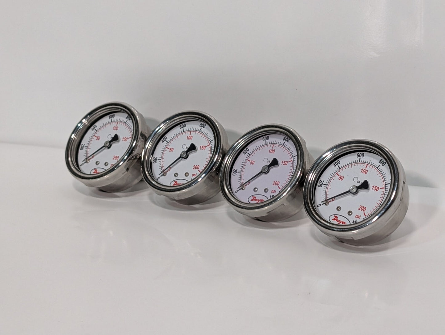 [4] Dwyer SGD-D0742N Pressure Gauges 200 PSI 316 SS