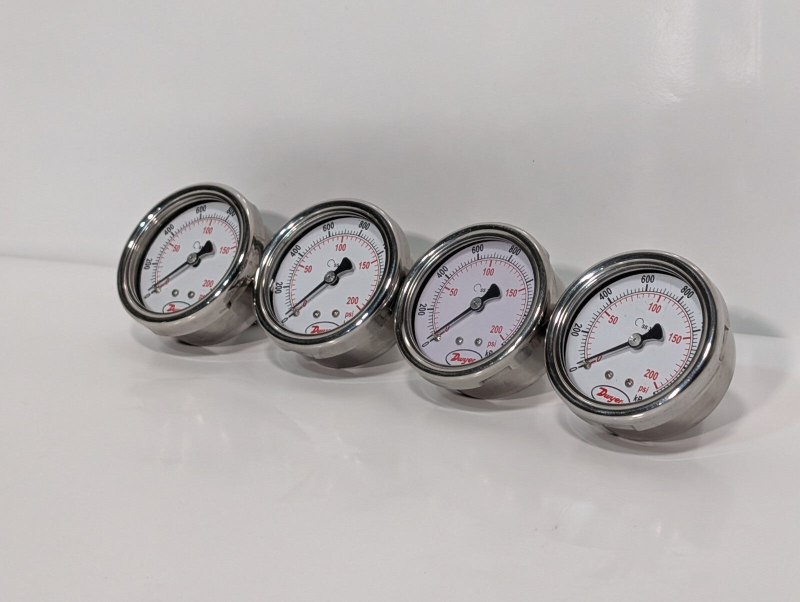[4] Dwyer SGD-D0742N Pressure Gauges 200 PSI 316 SS