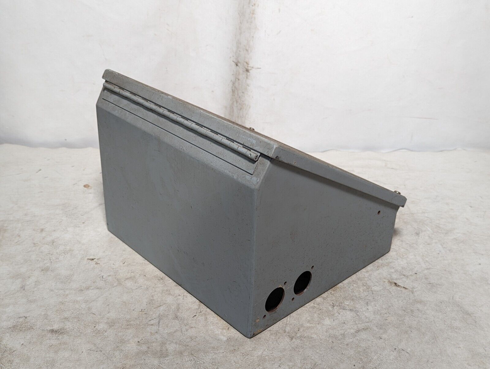 7-button, 4-light, 2-gauge pushbutton enclosure