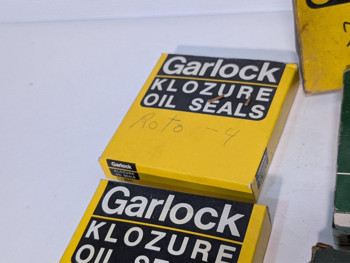 (31) Assorted Oil Seals, Garlock Klozure, National Seals, CR Services