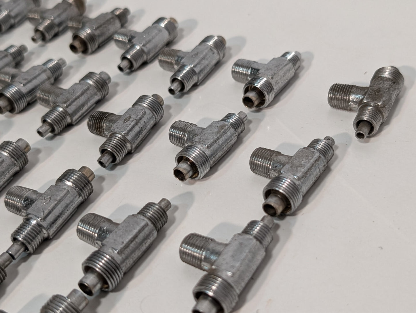 (5) Steel Tee Flared Hydraulic Tube Pipe Thread Fitting