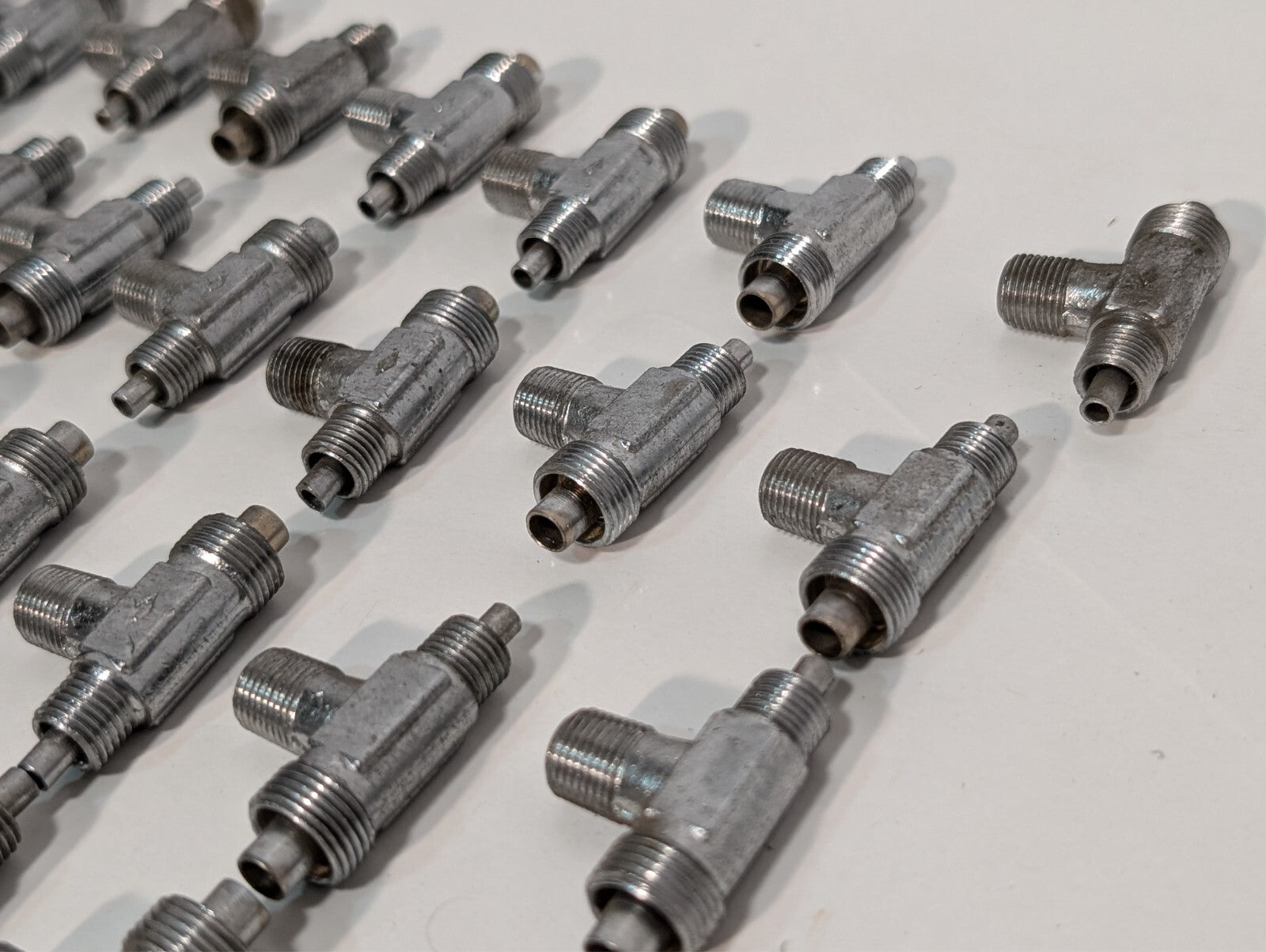 (5) Steel Tee Flared Hydraulic Tube Pipe Thread Fitting