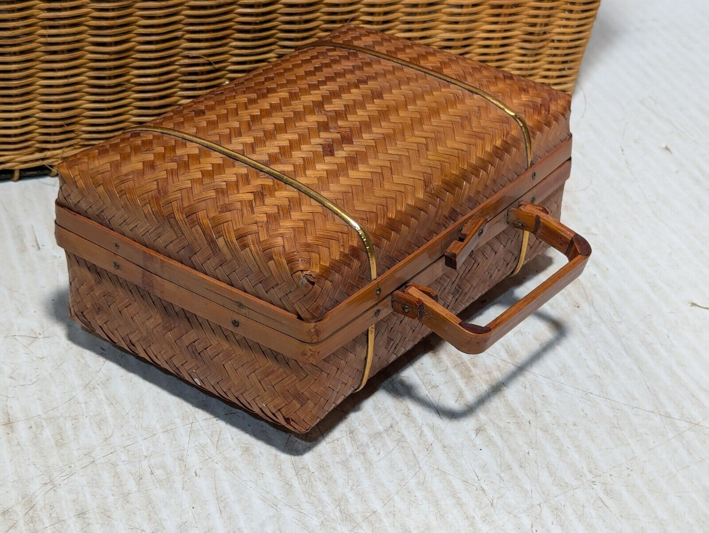 Vintage Huntsman Picnic Basket, Comes With 4 Accessory Baskets - Free Shipping