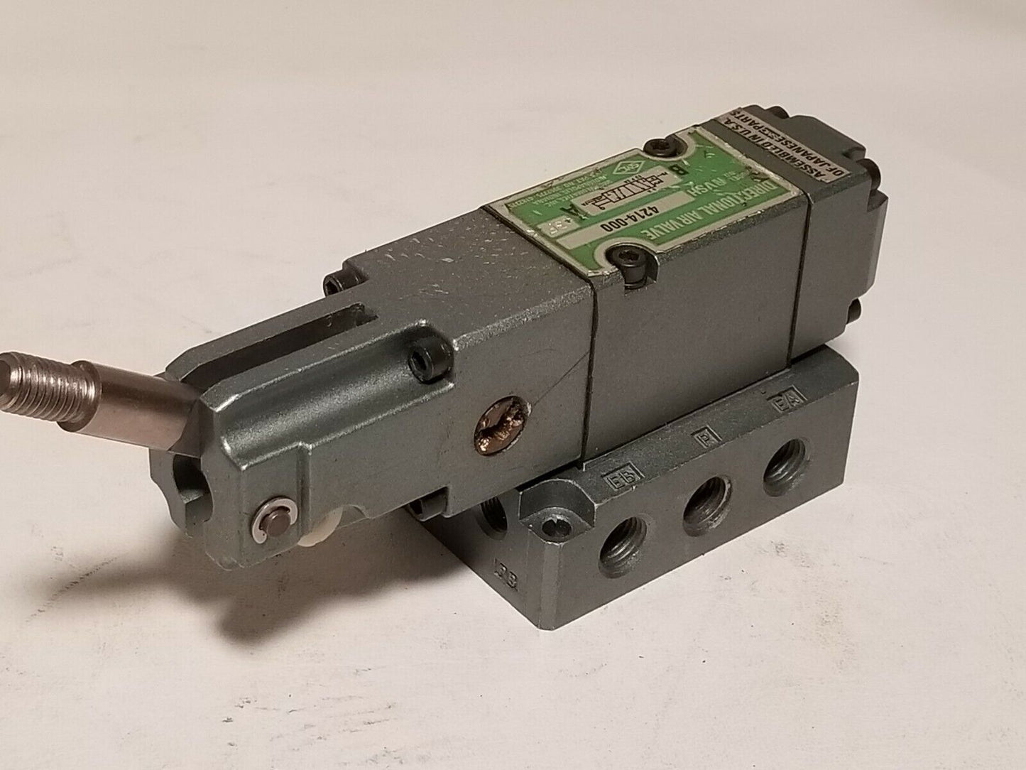 SMC Pneumatics directional air valve NVSH4214-000