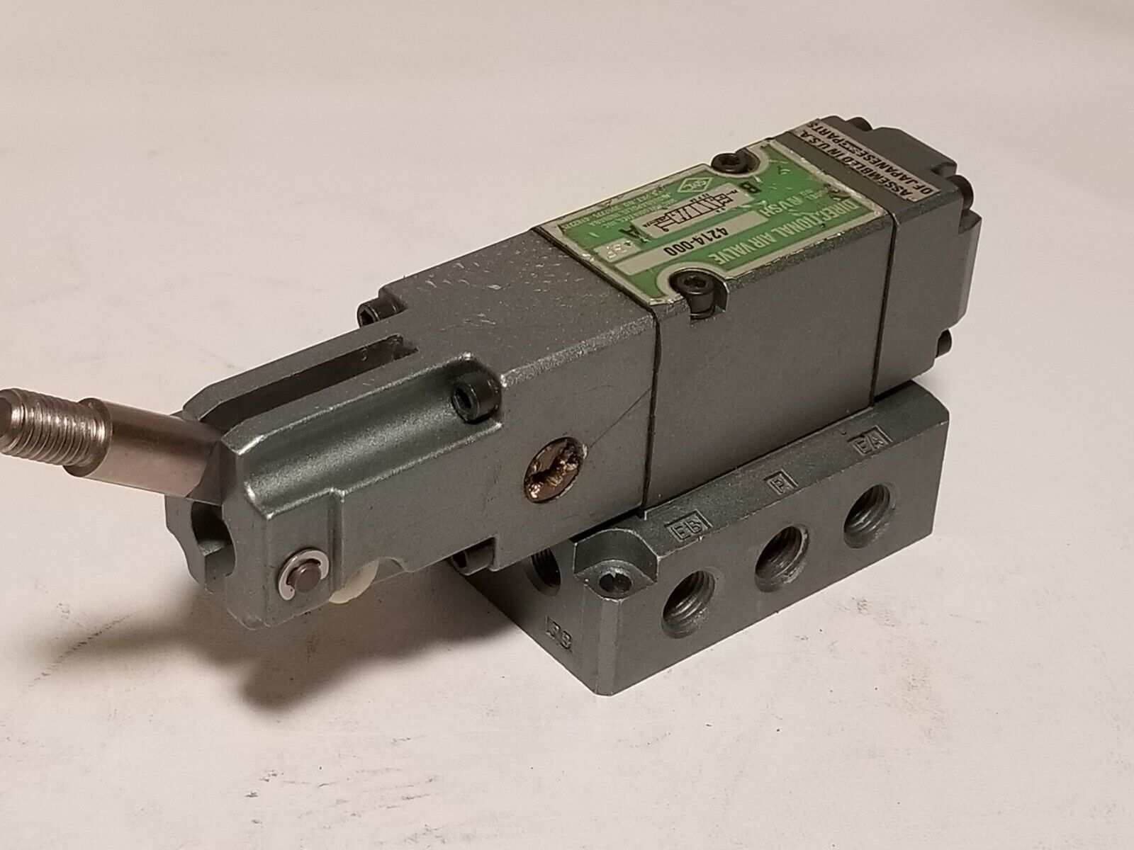 SMC Pneumatics directional air valve NVSH4214-000